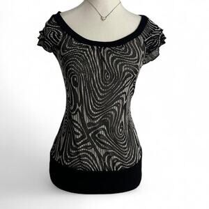 DayTrip Y2K 2000s Patterned Black & White Short Sleeve Top Size Medium